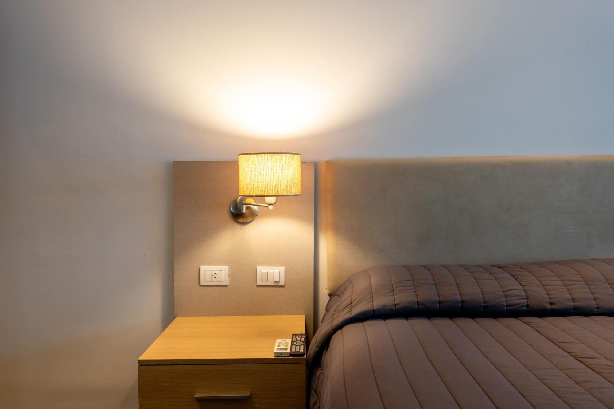 Howard Johnson Plaza Вилья-Карлос-Пас Экстерьер фото